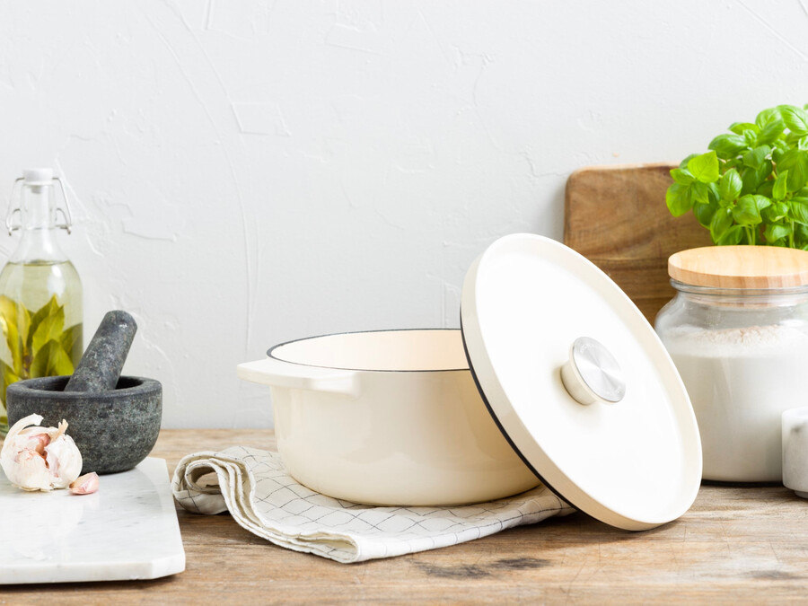 non-stick casserole 26cm ceramic coated almond cream